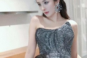 杨幂流沙裙：时尚密码与自信魅力解析