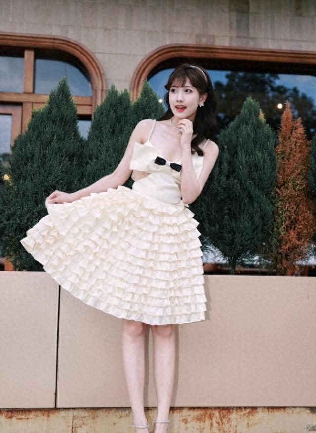 李艺彤写真1