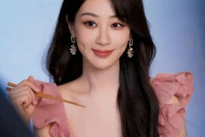 杨紫粉色造型代言抖音心动榜餐厅，甜妹形象引爆热搜