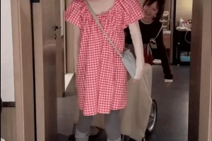 赵露思病后首晒康复照，坚强笑容感动粉丝